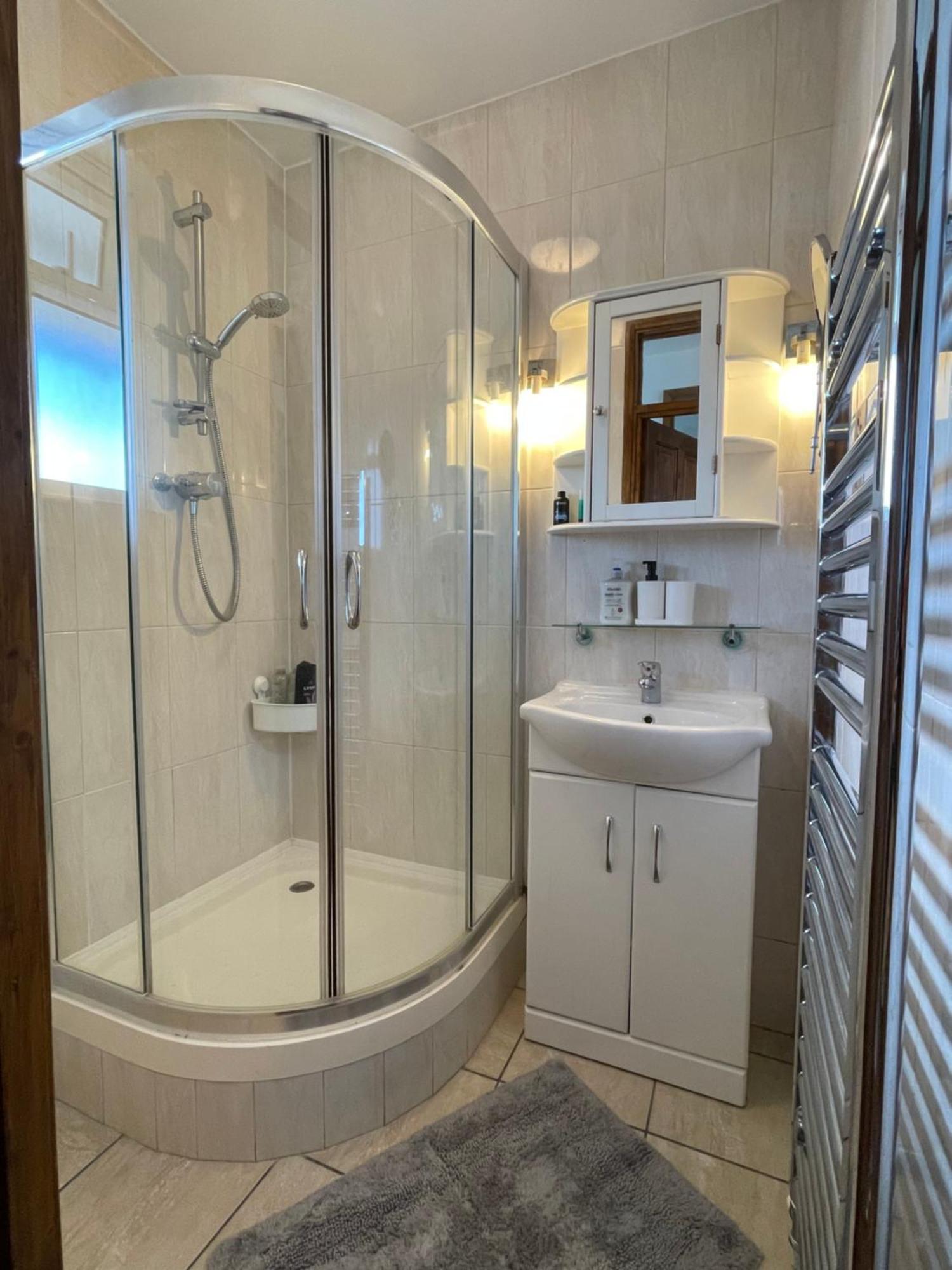 2 Bedrooms 2 Stations لندن المظهر الخارجي الصورة